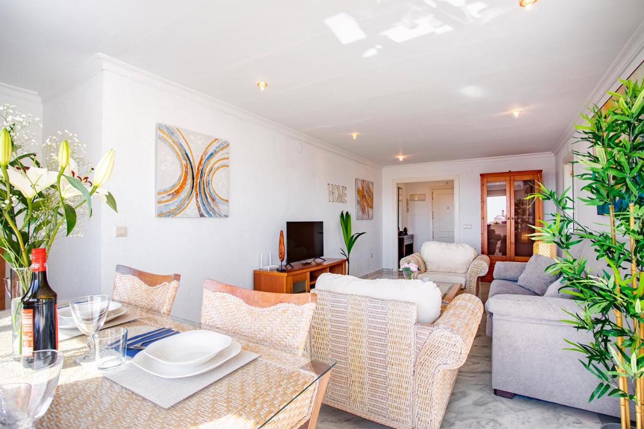 Beach And Pool Holidays At The Grand Coloso เบนัลมาเดนา ภายนอก รูปภาพ