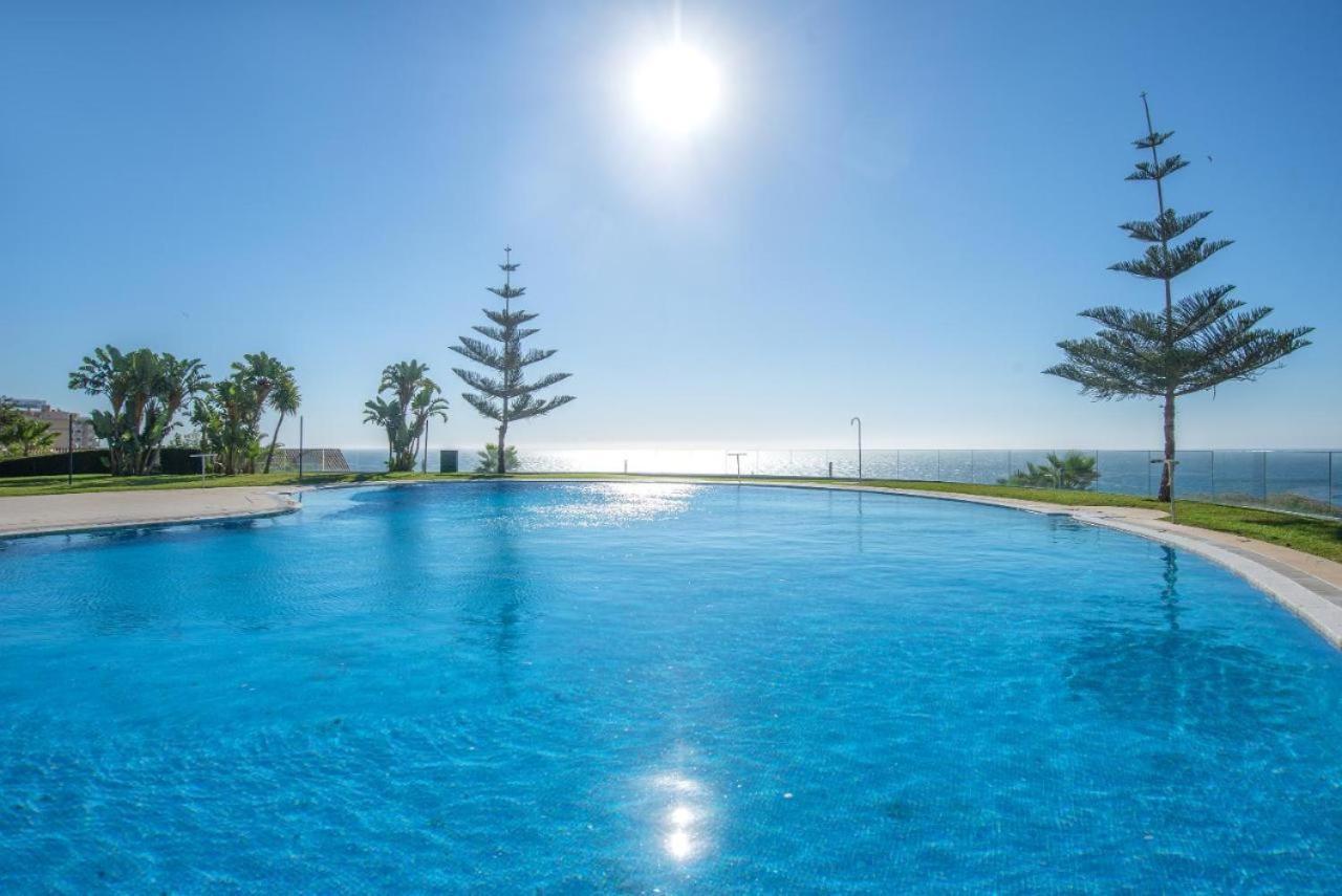 Beach And Pool Holidays At The Grand Coloso เบนัลมาเดนา ภายนอก รูปภาพ